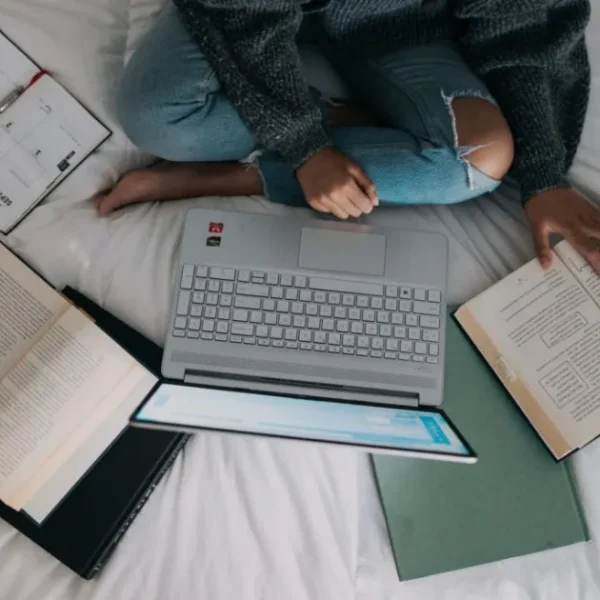 windows-v94mlgvsza4-unsplash-scaled-e1638750884469-1024x686-2